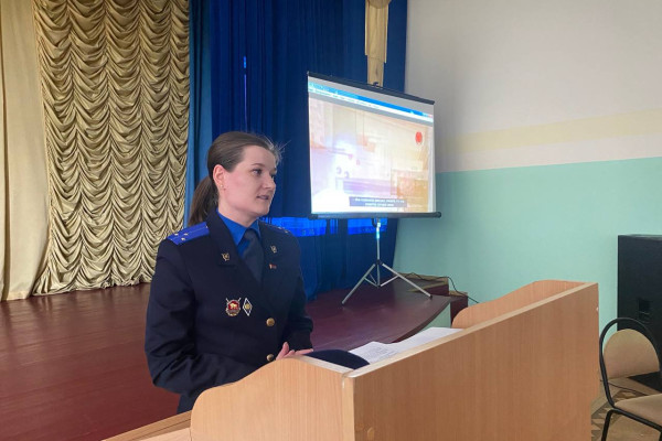 扬卡·库帕拉格罗德诺州立大学正持续开展与白俄罗斯共和国调查委员会代表的主题交流活动。